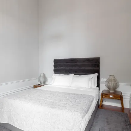 Rent this 2 bed apartment on Pavilhão Carlos Ramos in Avenida de Rodrigues de Freitas, 4000-420 Porto