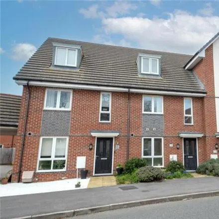 Buy this 3 bed townhouse on Peartree Walk in Fullbrook Avenue, Spencers Wood