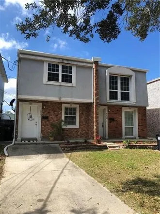 Rent this 3 bed townhouse on 6638 Bellaire Drive in Lakeview, New Orleans