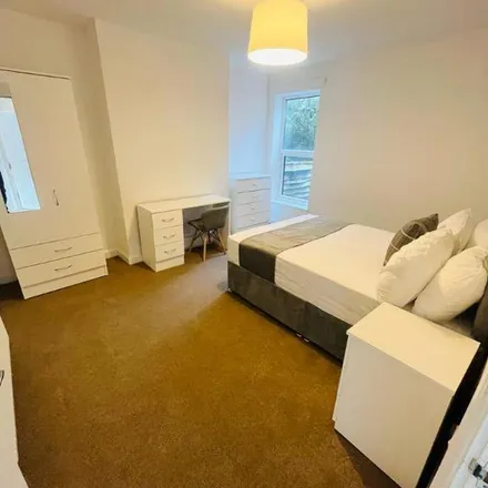 Rent this 5 bed duplex on Finchley Road in Manchester, M14 6FH