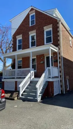 Image 1 - 62 Carlton Street South, Valentine, Edison, NJ 08837, USA - House for rent