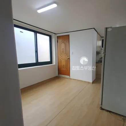 Rent this studio apartment on 서울특별시 송파구 잠실동 189-14