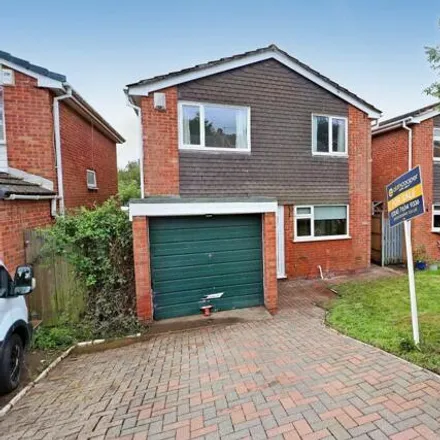 Buy this 4 bed house on Lincoln Avenue in Nuneaton and Bedworth, CV10 9LX