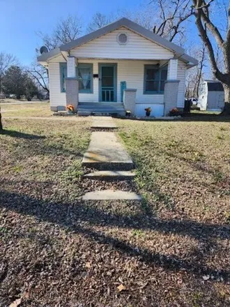 Buy this 2 bed house on 523 West Jefferson Street in Tecumseh, OK 74873