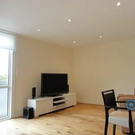 Rent this 3 bed apartment on 1-36 Tottenham Road in De Beauvoir Town, London