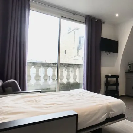 Image 7 - 2 Rue Cognacq-Jay, 75007 Paris, France - Apartment for rent