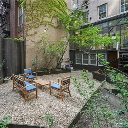 Image 4 - 322 E 50th St, New York, 10022 - House for rent