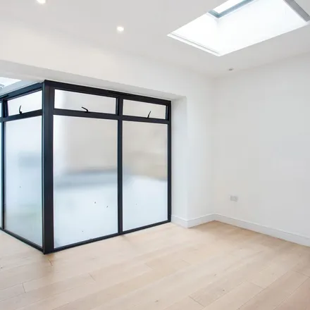 Rent this 1 bed apartment on 214 Westbourne Park Road in London, W11 1EB