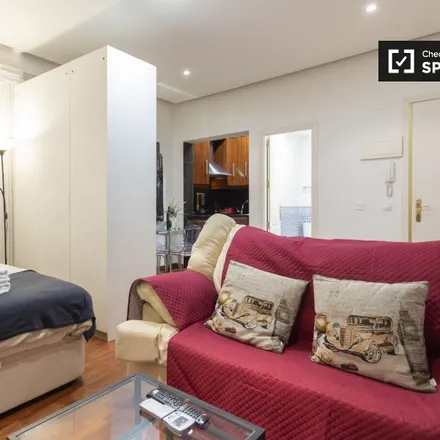 Rent this studio apartment on Patio Maravillas in Calle del Divino Pastor, 9