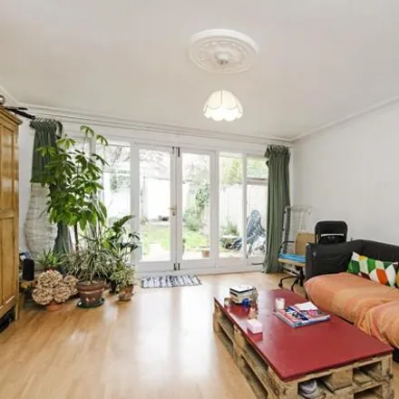 Image 2 - 214 Ridley Road, London, E8 2NU, United Kingdom - Townhouse for rent