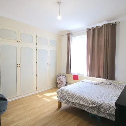Rent this 5 bed apartment on Sahara Parkside Apartments in 101-113 Longbridge Road, London