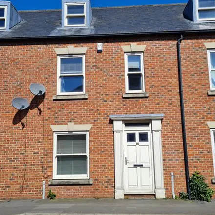 Rent this 3 bed townhouse on The Grove in Barrow-upon-Humber, DN19 7SS