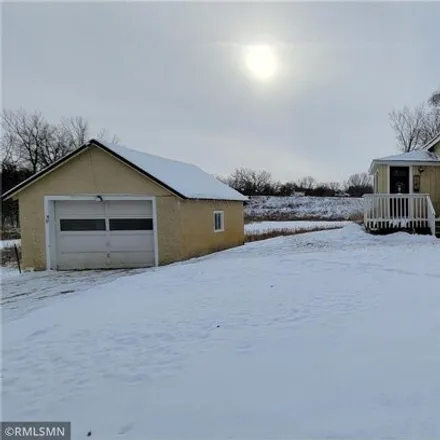 Image 1 - 198 5th Avenue Southeast, New London, Kandiyohi County, MN 56273, USA - House for sale