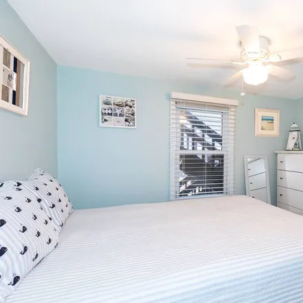 Rent this 3 bed condo on Point Pleasant Beach in Hawthorne Avenue, Point Pleasant Beach