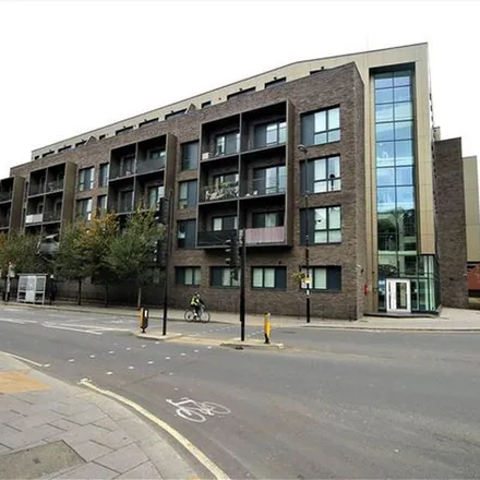 Rent this 1 bed apartment on 24-26 South End in London, CR0 1DN