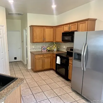 Image 6 - 300 Spring Meadow, New Braunfels, TX 78130, USA - House for sale