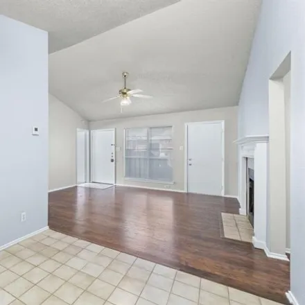 Image 7 - 6002 Parkwood Drive, Austin, TX 78749, USA - Apartment for rent