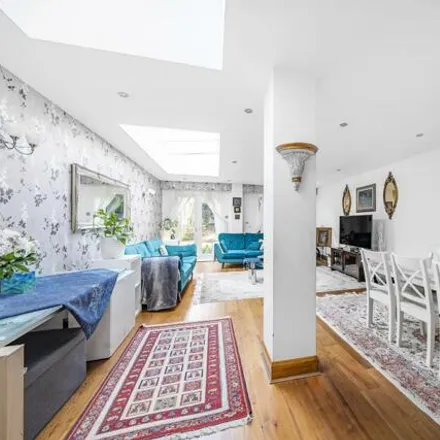 Image 5 - Loveridge Road, London, NW6 2DT, United Kingdom - Apartment for sale