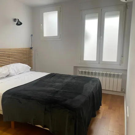 Rent this 3 bed apartment on Madrid in Calle de Lavapiés, 38