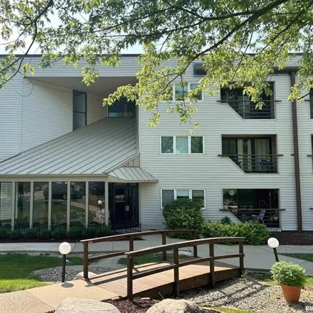 Buy this 2 bed condo on 2705 W Willowlake Dr Apt 47 in Peoria, Illinois