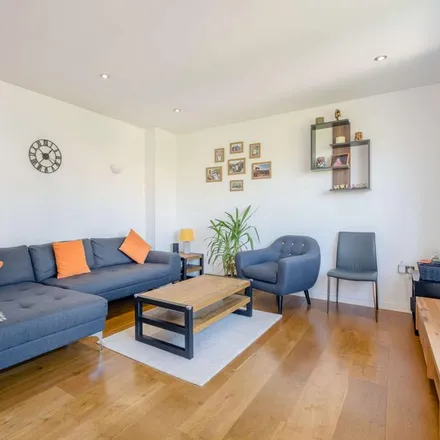 Rent this 3 bed apartment on Friars Primary Foundation School in Webber Street, London