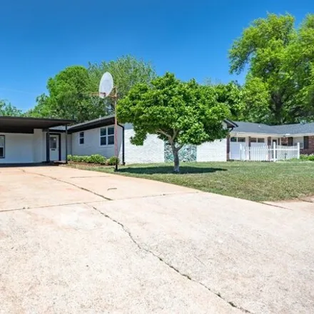 Buy this 4 bed house on 615 East 27th Street in Edmond, OK 73013