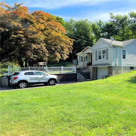 Buy this 3 bed house on 16 Clearbrook Drive in Carmel, NY 10541