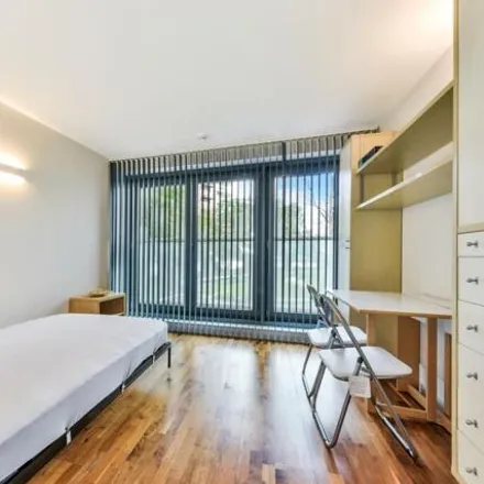 Rent this studio apartment on 103 Blackwall Way in London, E14 9RF