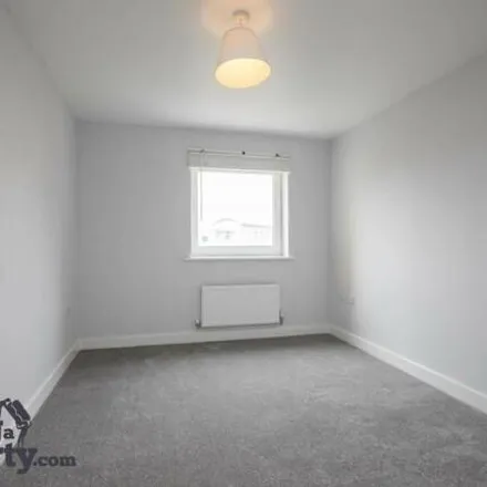 Image 7 - Reynolds Avenue, Redhill, RH1 1TJ, United Kingdom - Room for rent