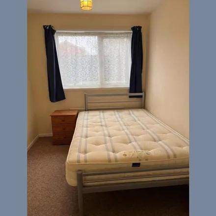 Image 3 - Lehar Close, Basingstoke, RG22 4HT, United Kingdom - Room for rent