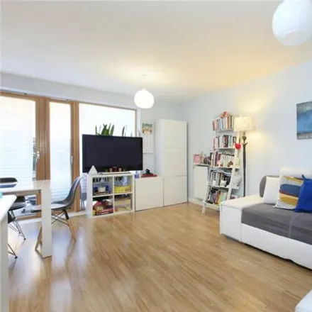 Image 2 - 2A Latchmere Street, London, SW11 5AA, United Kingdom - Apartment for sale