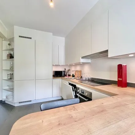 Rent this 1 bed apartment on Rue de la Cambre - Ter Kamerenstraat / Rue de la Cambre - Terkamerenstraat 41 in 1200 Woluwe-Saint-Lambert - Sint-Lambrechts-Woluwe, Belgium