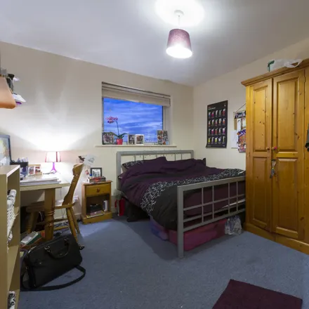 Rent this 7 bed room on 1;3;5 Barrique Road in Nottingham, NG7 2RP
