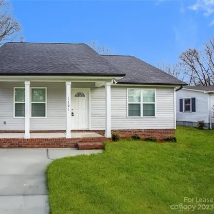 Image 1 - 1111 Lundix Street, Albemarle, NC 28001, USA - House for rent