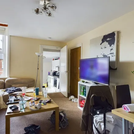 Image 4 - Myrtle Grove, Newcastle upon Tyne, NE2 3LD, United Kingdom - Apartment for rent