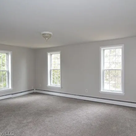 Rent this 3 bed apartment on 1616 Walton Boulevard in Rochester Hills, MI 48309
