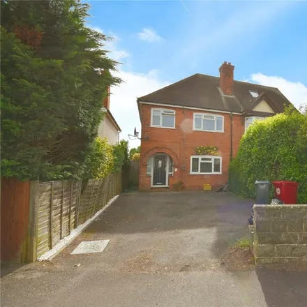 Rent this 3 bed duplex on Westwood Road in Reading, RG31 5PN