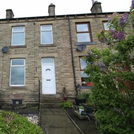 Rent this 3 bed townhouse on Leeds Road in Dewsbury, WF12 7ER