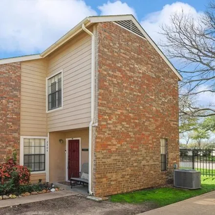 Buy this 1 bed condo on 4748 Old Bent Tree Lane in Dallas, TX 75287