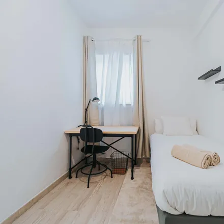 Rent this 5 bed room on Paseo de la Virgen del Puerto in 13, 28005 Madrid