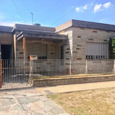 Image 2 - Mariano Escalada 1946, Partido de Morón, El Palomar, Argentina - House for sale