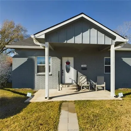 Buy this 2 bed house on 1338 Dawson Street in Hearne, TX 77859