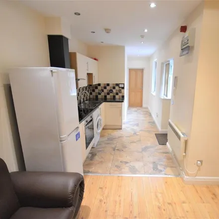 Rent this studio apartment on TJ's Burgers in 32 Narborough Road, Leicester