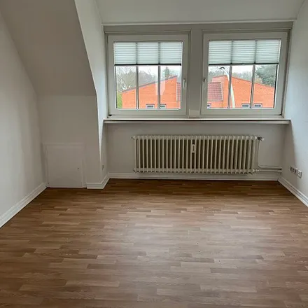 Rent this 4 bed apartment on Debstedter Weg 11 in 27578 Bremerhaven, Germany