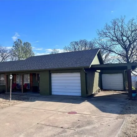 Buy this 3 bed house on 1215 Wade Wells Drive in Henryetta, OK 74437