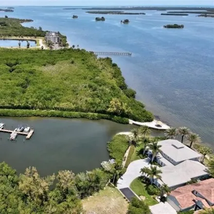 Image 9 - 5718 North Marina Drive, Indian River County, FL 32958, USA - House for sale