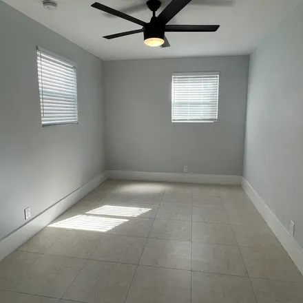 Image 3 - 4116 Garden Avenue, West Palm Beach, FL 33405, USA - Apartment for rent