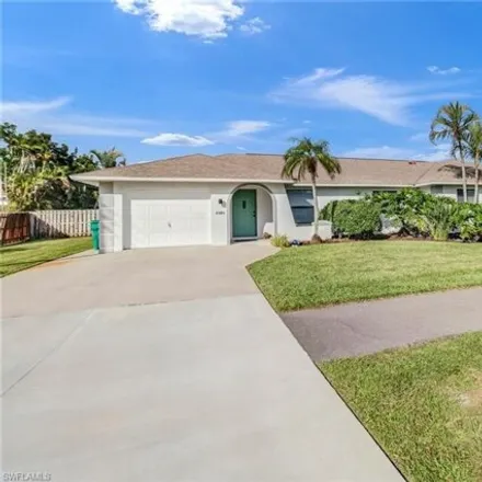 Buy this studio house on 10877 7th Street North in Collier County, FL 34108