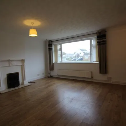 Image 7 - Turnpike Drive, Luton, LU3 3RD, United Kingdom - House for rent