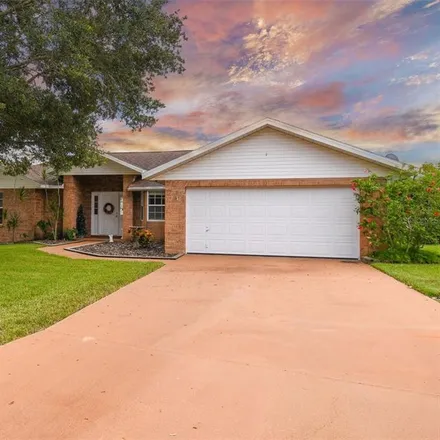 Buy this 3 bed house on 918 Oxford Way in Lake Wales, FL 33853